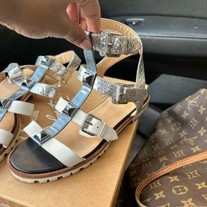 Seen at Louis Vuitton's-spri 2022 show
Color: White, black
Glazed calf leather